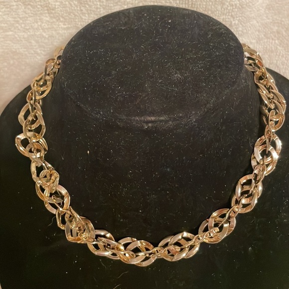 18” gold tone Curb chain Miami chain necklace with fold over clasp - Picture 5 of 13